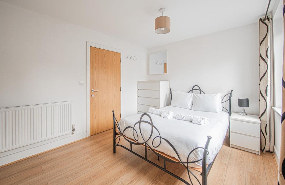 Stylish Spacious 3 Bed 5min Walk From Station Londra