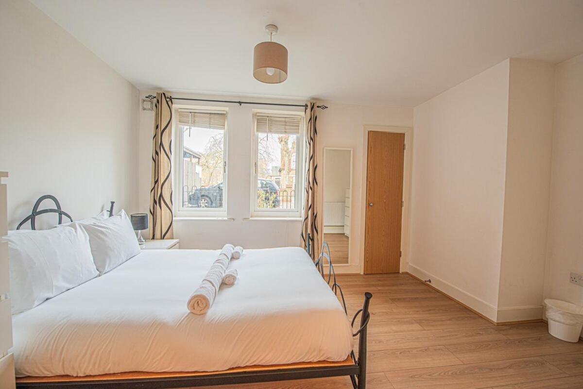 Stylish Spacious 3 Bed 5min Walk From Station Londra