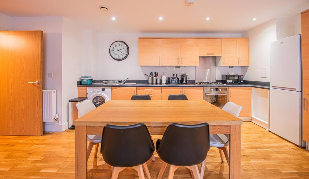 Stylish Spacious 3 Bed 5min Walk From Station * Londra