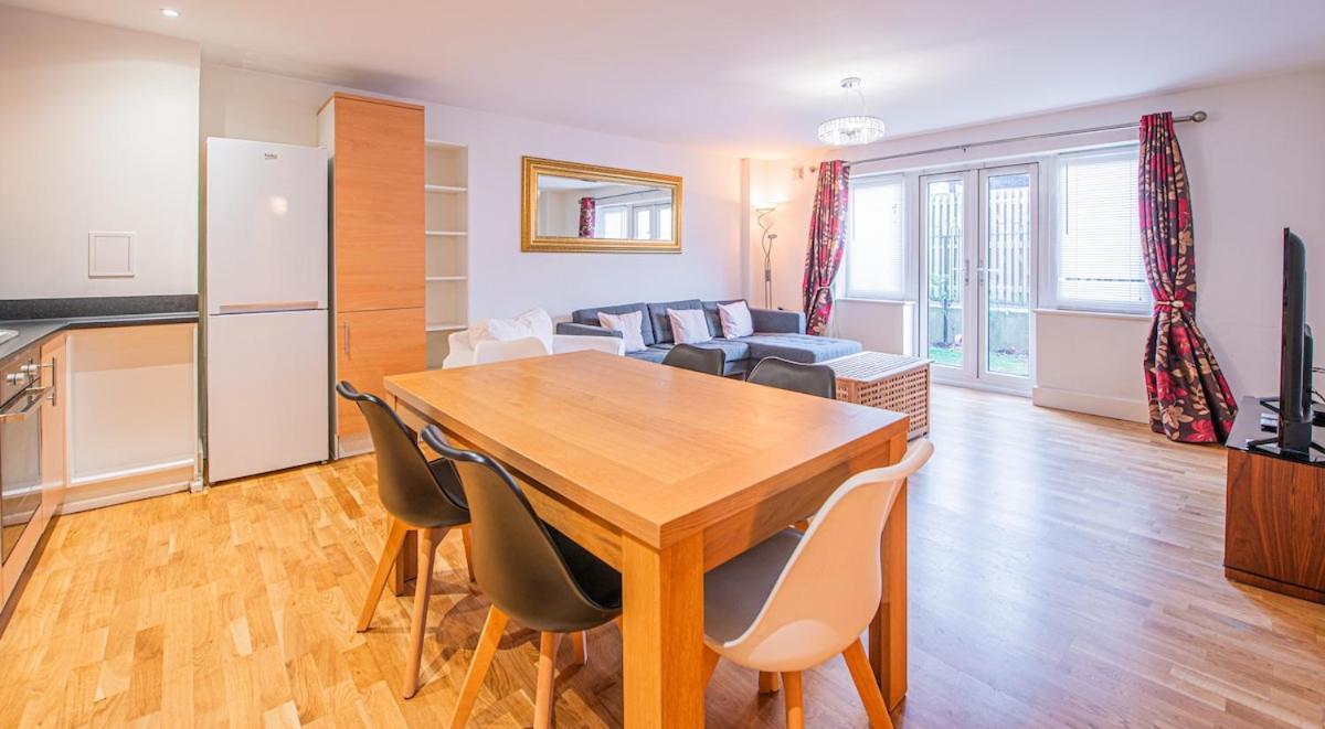 Stylish Spacious 3 Bed 5min Walk From Station * Londra