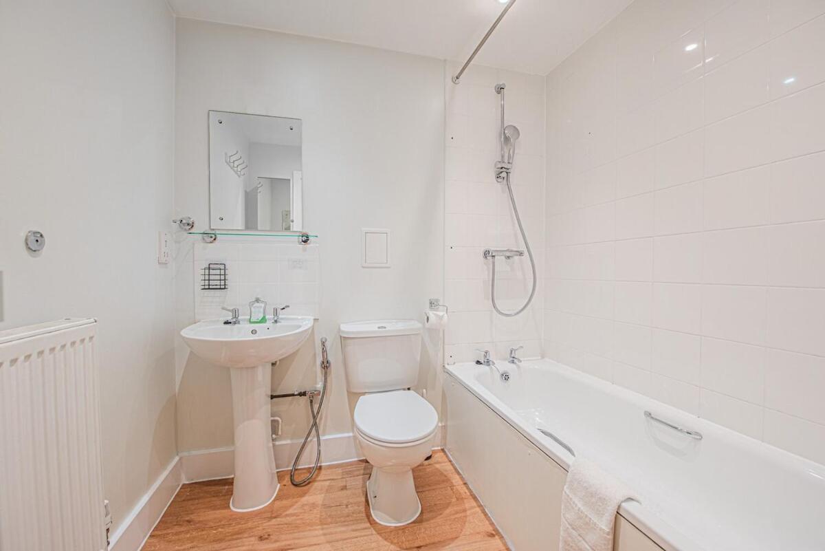 Appartamento Stylish Spacious 3 Bed 5min Walk From Station *
