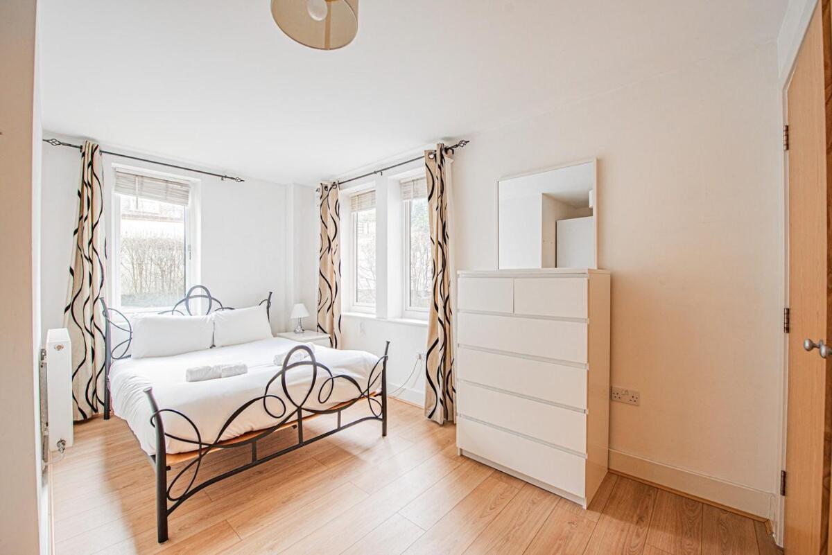 Stylish Spacious 3 Bed 5min Walk From Station * Londra