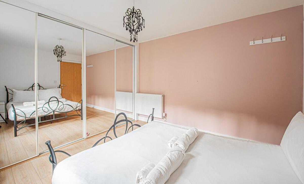 Stylish Spacious 3 Bed 5min Walk From Station Appartamento *